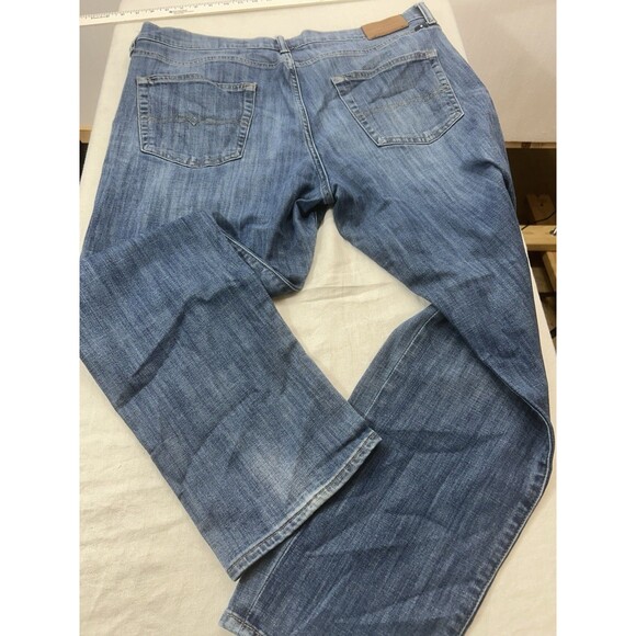 Lucky Brand Jeans Men's 38X32 410 Athletic Straight Leg ACTUAL 40W X29.5L - Picture 2 of 11